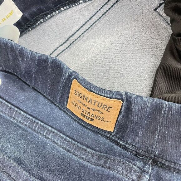 Levi Strauss GOLD SIGNATURE Sz 2 Totally Shaping Pull On Skinny Jeans Jeggings - Picture 8 of 10